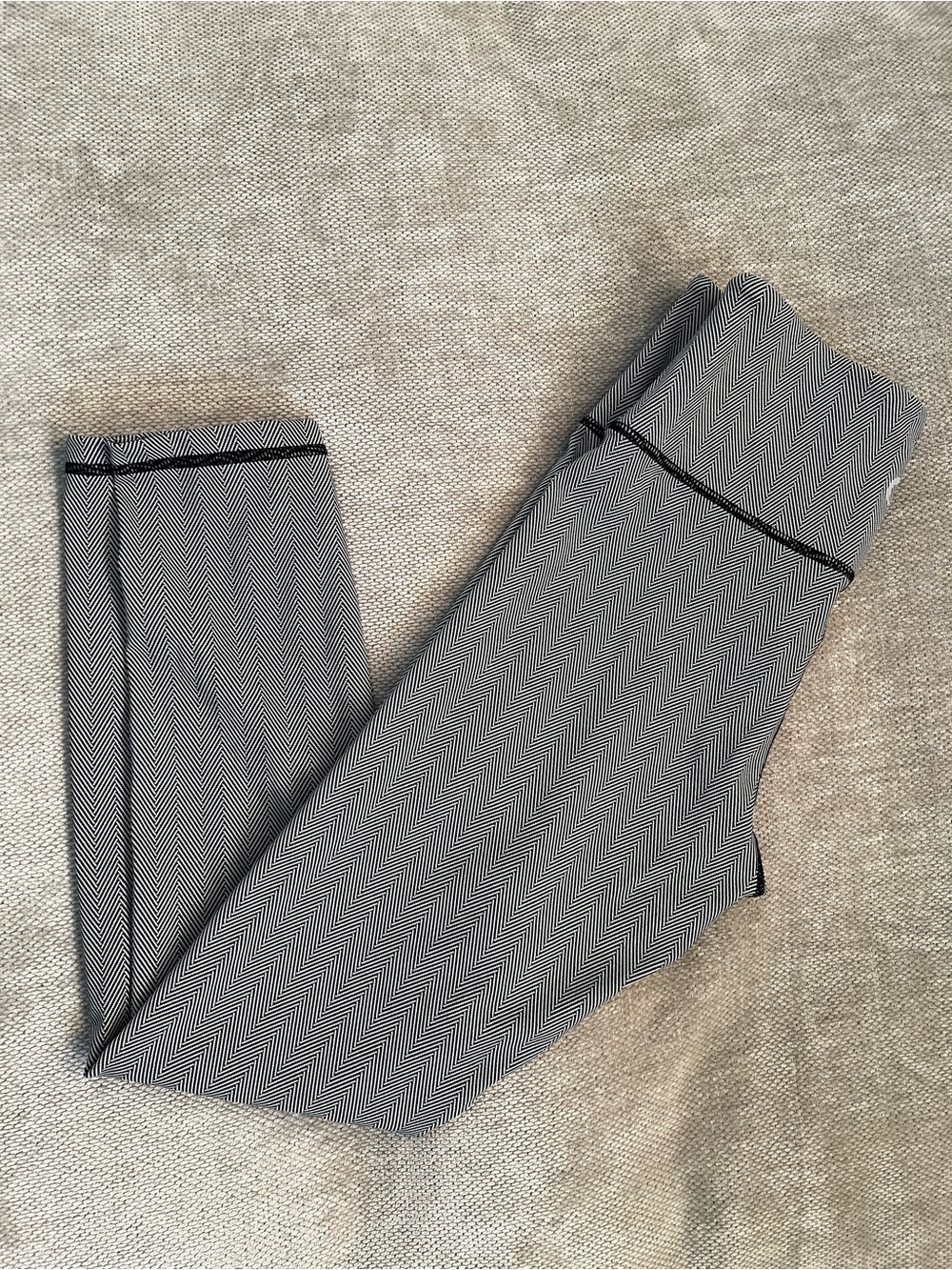 ZYIA Active Black & White Herringbone Leggings – Size 4